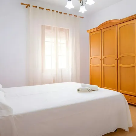 Con Balcon Garaje Aire Acondicionado Centrico Solo Fse Alquila A Familia Y Parejas Apartment *