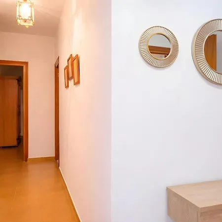 Con Balcon Garaje Aire Acondicionado Centrico Solo Fse Alquila A Familia Y Parejas * Conil De La Frontera