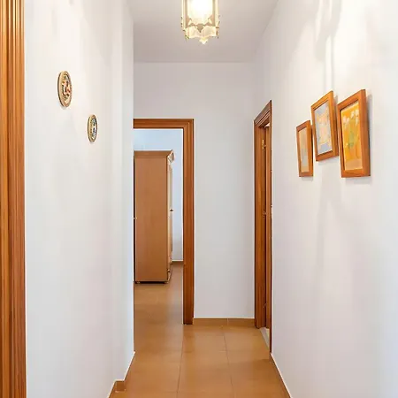Con Balcon Garaje Aire Acondicionado Centrico Solo Fse Alquila A Familia Y Parejas Conil De La Frontera