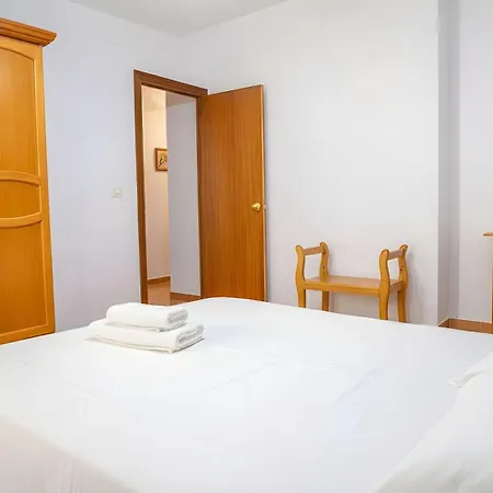 Con Balcon Garaje Aire Acondicionado Centrico Solo Fse Alquila A Familia Y Parejas Apartment