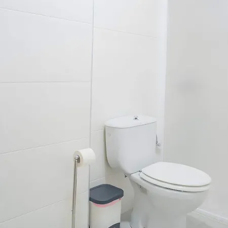 Apartment Con Balcon Garaje Aire Acondicionado Centrico Solo Fse Alquila A Familia Y Parejas